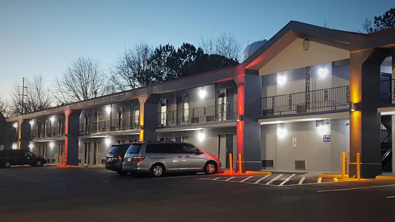 Super 8 By Wyndham Locust Grove Motel Exterior photo